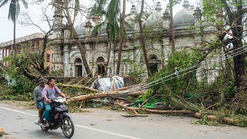 Burma suspends deliveries of international aid to cyclone-hit areas, UN says
