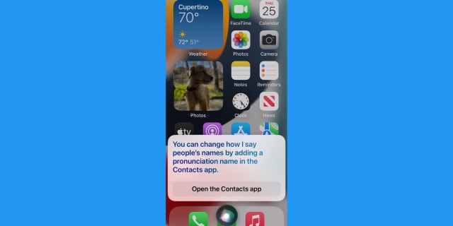 Cuplikan layar iPhone mengajari Siri cara mengucapkan nama