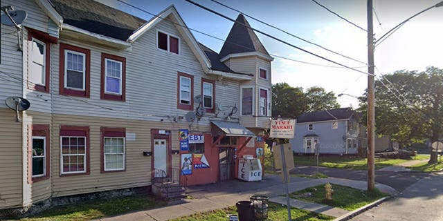 100 block Davis Street in Syracuse, NY.