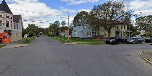 100 block of Davis Street Google image