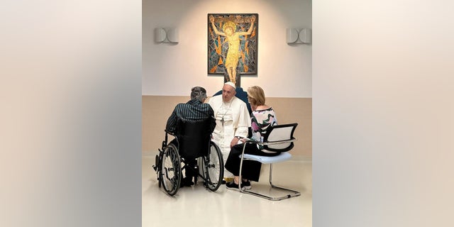 Pope Francis makes first public appearance post-surgery, visits children's ward before discharge from hospital 3 Pope Francis Gemini hospital