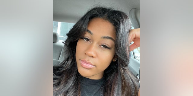 Mia Kanu selfie