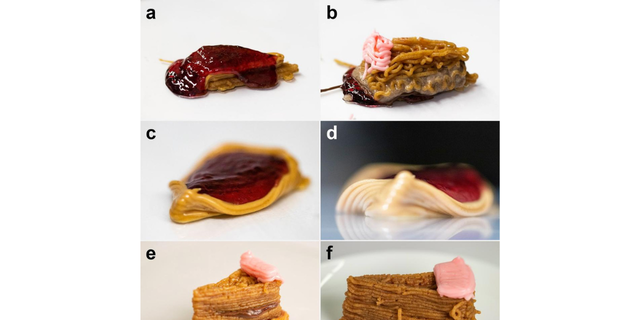 Se muestran capas de tarta de queso impresa en 3D con mermelada, Nutella y galleta graham