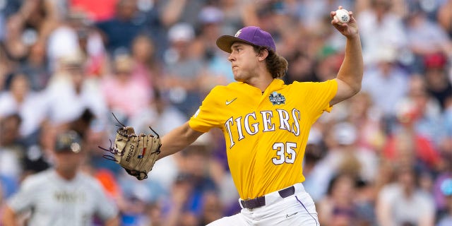 Griffin Herring throws pitch