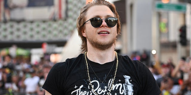 Williams Karlsson in crowd