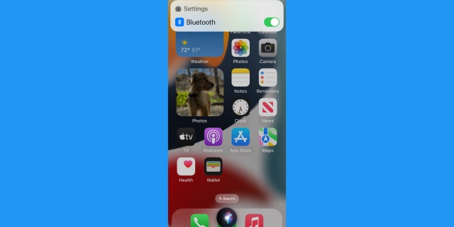 iPhone'da Bluetooth ayarını yapan Siri'nin ekran görüntüsü