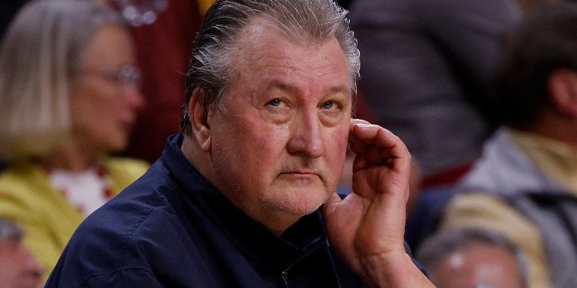 Bob Huggins scratches