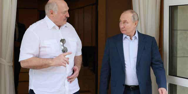 Lukashenko advierte sobre la "preparación para el combate" de Bielorrusia: "Si Rusia se derrumba, todos moriremos". 7 Putin y Lukashenko