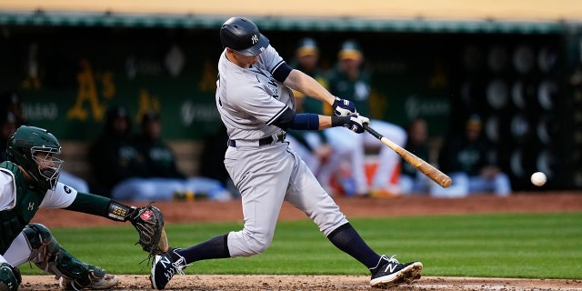 DJ LeMahieu swinging
