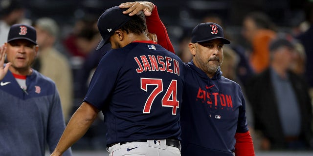 Alex Cora congratulates Kenley Jansen