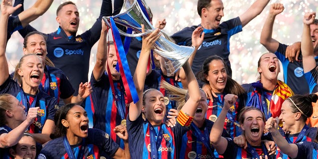 Alexia Putellas lifts trophy