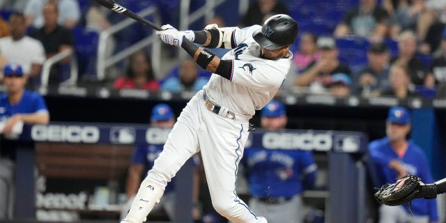 Luis Arraez follows through on single