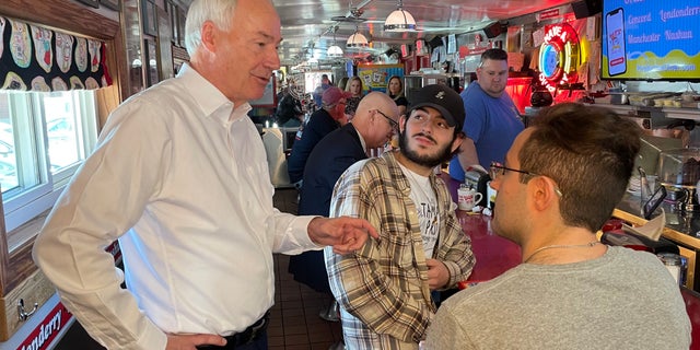 Asa Hutchinson at the Red Arrow Diner in Manchester, New Hampshire