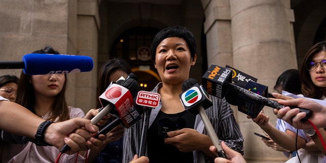 Journalist Bao Choy speaks to other journalists