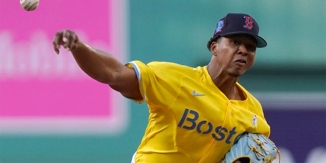Brayan Bello throws pitch