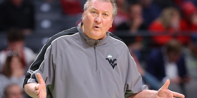After being arrested for DUI, West Virginia coach Bob Huggins resigns, saying, "I must do better" 2 Bob Huggins vs Maryland
