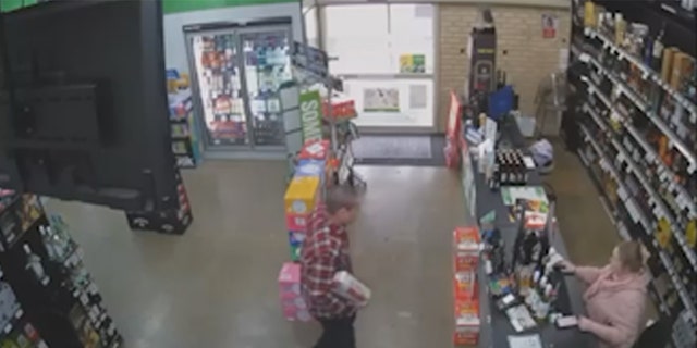 Un hombre en franela intentó robar la tienda