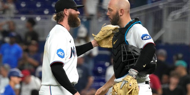 Archie Bradley embraces Jacob Stallings
