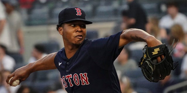 Brayan Bello throws pitch