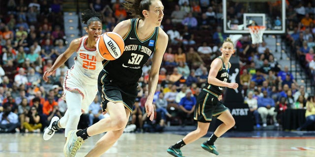 Breanna Stewart dribbles