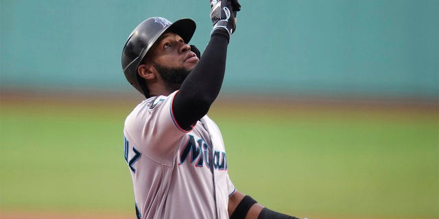 Bryan De La Cruz celebrates while crossing home plate