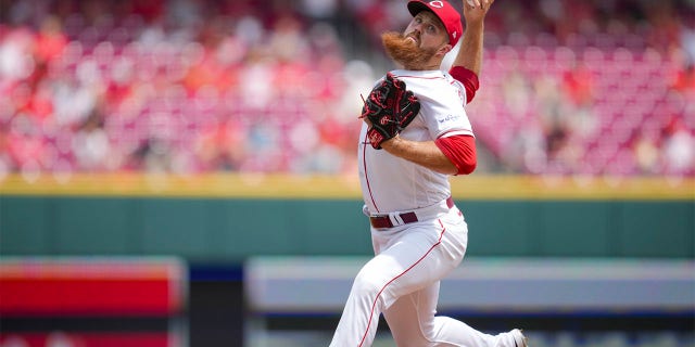 Buck Farmer throws pitch