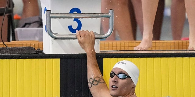 Caeleb Dressel looks up