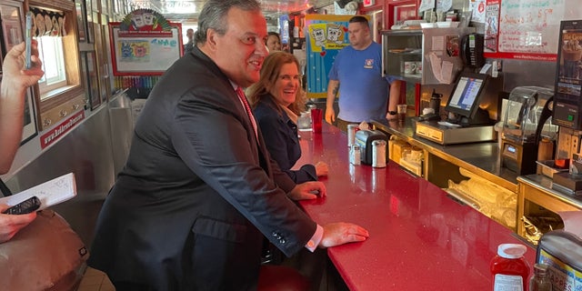 Chris Christie visits the Red Arrow Diner in Manchester, New Hampshire