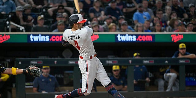 Carlos Correa hits walk-off home run
