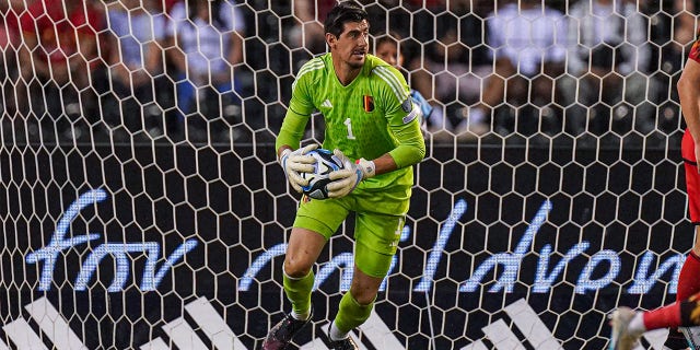 Thibaut Courtois con balón