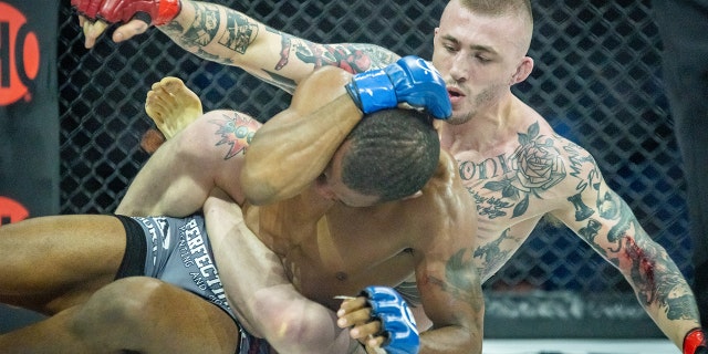 Cris Lencioni fights Blake Smith