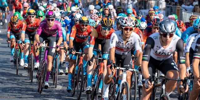 Cycling competition in downtown Rome