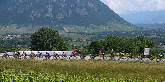 General view of the cyclists during the race