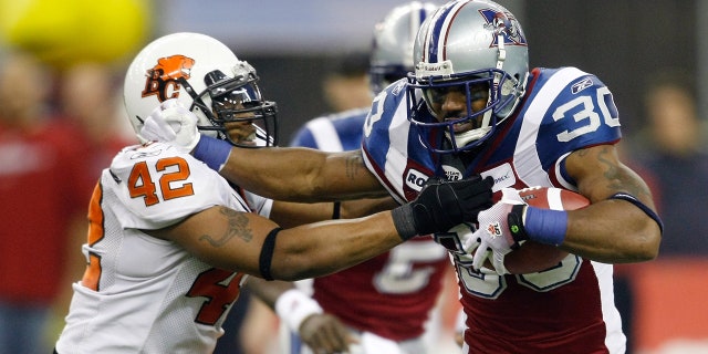 Dahrran Diedrick plays during a Montreal Alouettes game