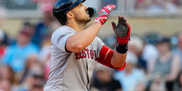 Adam Duvall celebrates home run