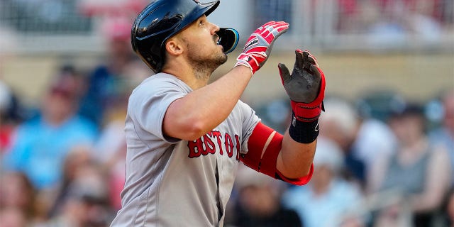 Adam Duvall celebrates home run