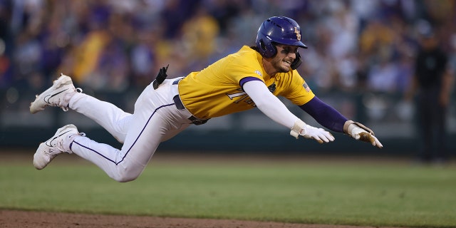Dylan Crews slides into third