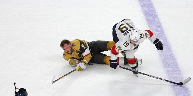 Matthew Tkachuk knocks Jack Eichels helmet off with hit