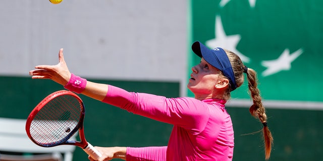 Elena Rybakina durante un partido en Roland Garros