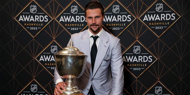 Erik Karlsson poses with trophy