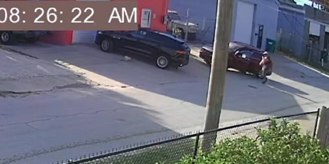 Holly Hill suspect abandons child