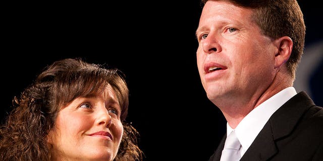 michelle duggar looking at jim bob