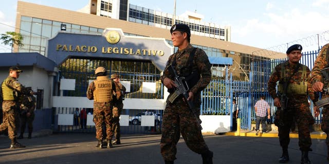 legislador salvadoreño