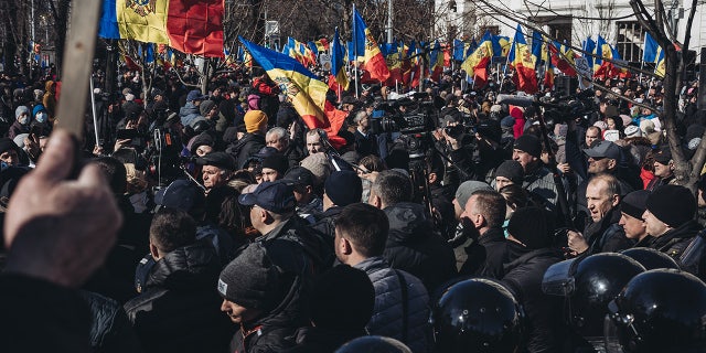 Moldova protesters and police