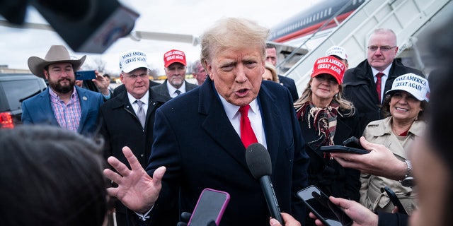 Trump arrives in Iowa