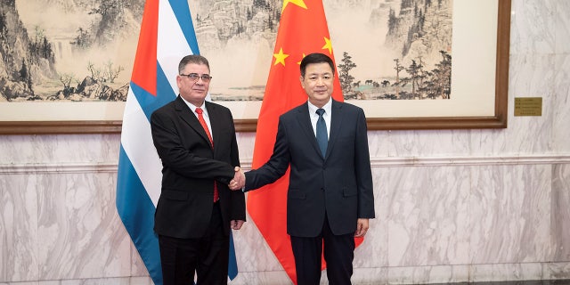China and Cuba politicians shake hands