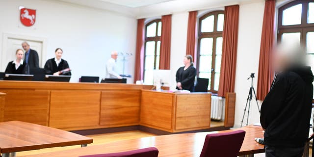 Un narcotraficante de 82 años recibe una insólita advertencia tras 25 detenciones 4 Un anciano alemán está en los tribunales por tráfico de drogas