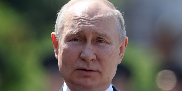Putin gives a solemn look in Moscow on Day of Remembrance and Sorrow
