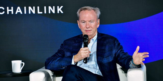 Former CEO & Chairman of Google and Chainlink Adviser Eric Schmidt speaks at Chainlink's SmartCon 2022 Web3 Conference on Sept. 28, 2022 in New York City.