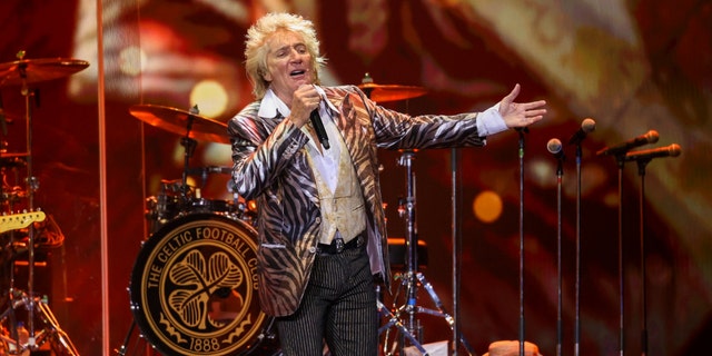 Rod Stewart performance